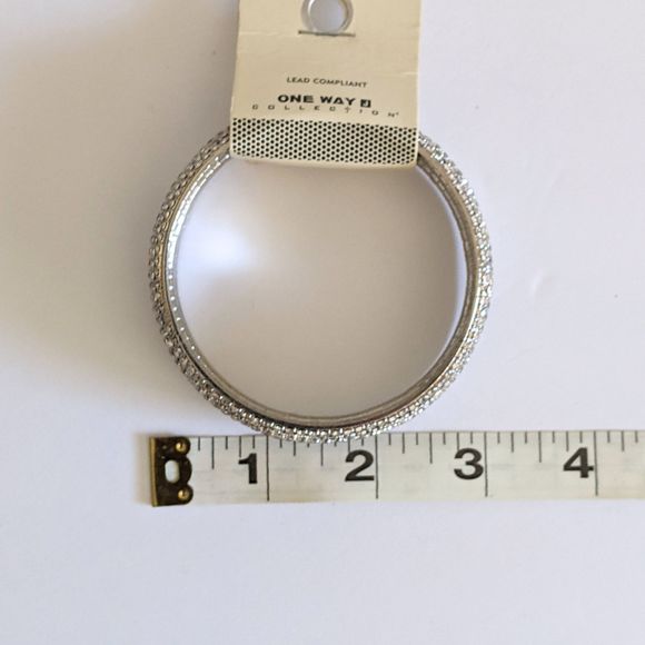 NWT Silvery Bangle with Faux Crystals, Silver, Fake Diamonds - Picture 3 of 6